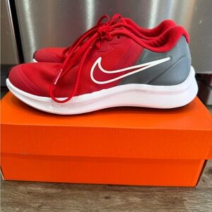 Pre-Owned Nike Star Runner Red, Grey, and White- size 3.5